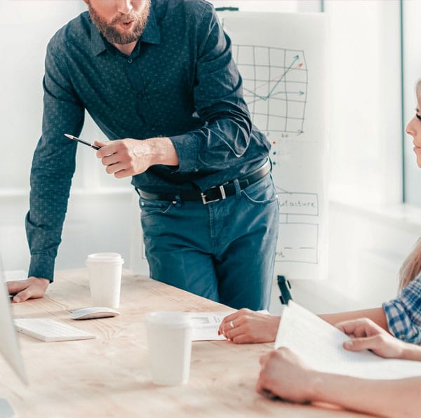 Équipe 360 CHD étudiant un plan marketing